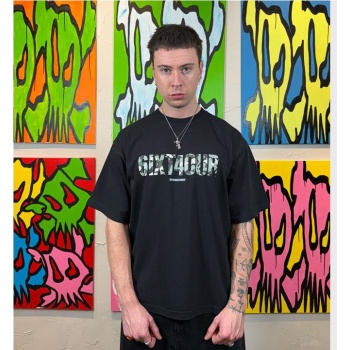 6IXT4OUR GREEN CAMO TEE NEGRO 2